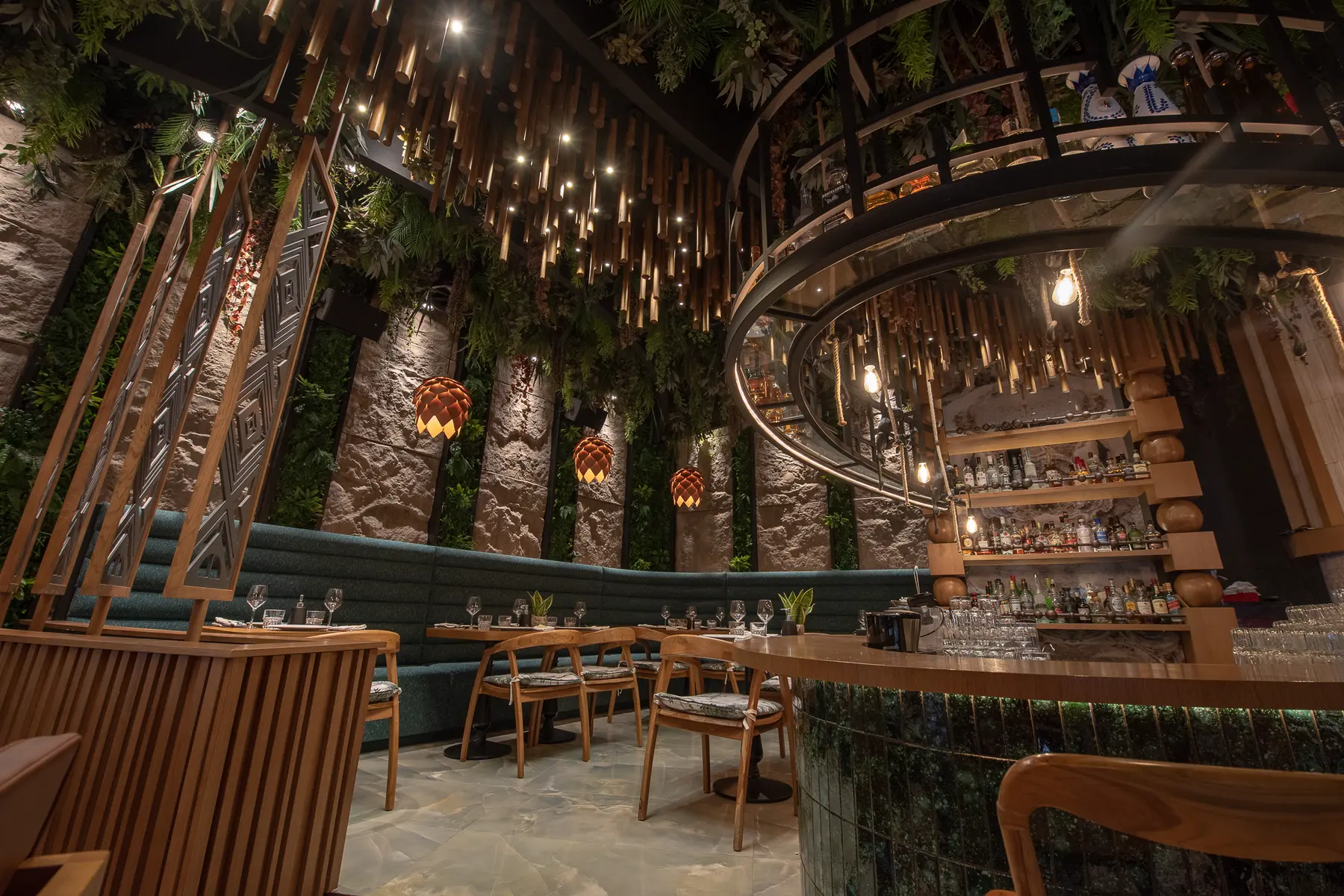 Il bar di Iguazu Athens visto dalla sala