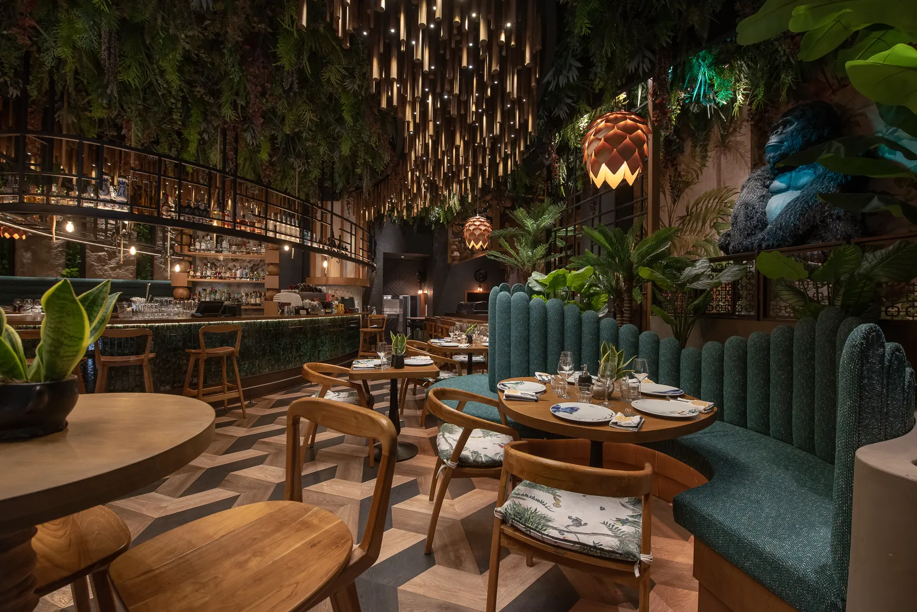 La parete di muschio e felci nella sala di Iguazu Athens