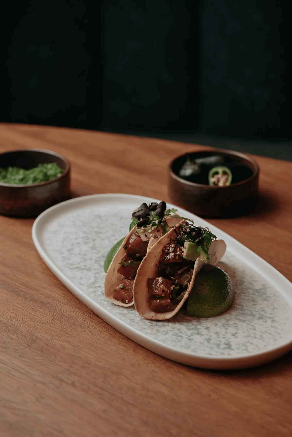 Tacos di tonno crudo con lime, da Iguazu Athens